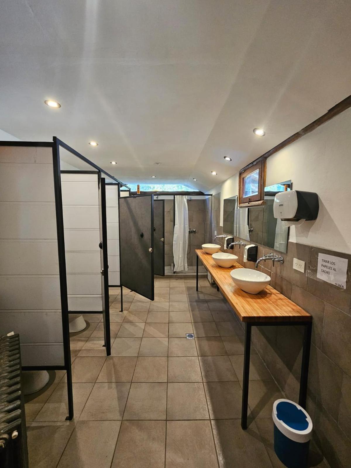 Hostel Capsula Refugio Oeste San Carlos de Bariloche Esterno foto